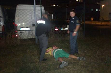 Opilho utonka zadrela policie u zastvky Sdlit Psnice. (21. z 2009)