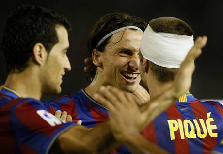 Barcelona slav: Zlatan Ibrahimovic (uprosted), Sergi Busquets a Gerard Pique