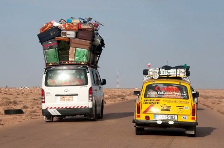 Trabantem napříč Afrikou. Egyptští dělníci se vrací s výslužkou z Libye