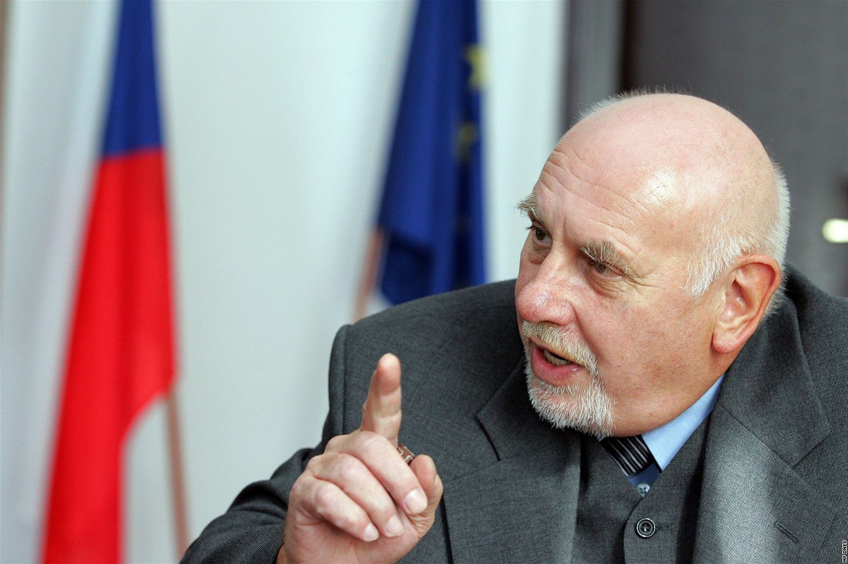 Ani nevím, jestli se dá o n�kom �íct, �e by ho Václav Klaus pova�oval za p�ítele, �íká Pavel Rychetský.