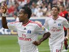 Hamburk: fotbalista Zé Roberto se raduje z gólu