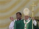 Pape� Benedikt XVI. celebroval na leti�ti v Brn� Tu�anech m�i pro v�ce ne� sto...
