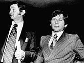 Roman Polanski se svm prvnkem Douglasem Daltonem v soudn sni  v Santa Monice 9. srpna 1977. 