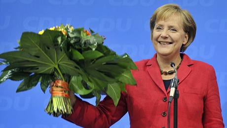 Angela Merkelová se raduje po zveejnní prvních odhad výsledk nmeckých parlamentních voleb. (27. záí 2009)