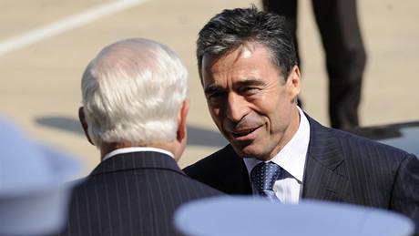 éf NATO Anders Fogh Rasmussen s ministrem obrany Robertem Gatesem (29.9.2009)