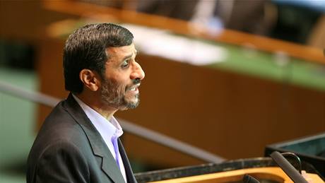 Mahmúd Ahmadíneád pi projevu bhem Valného shromádní OSN. (23. záí 2009)