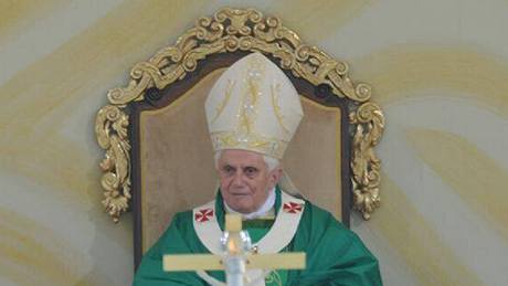Pape Benedikt XVI. na tuanském letiti v Brn