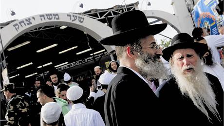 Ukrajinské město Umaň o víkendu hostilo tisícovky ortodoxních židů, kteří se veselili o svátku Roš hašana.
