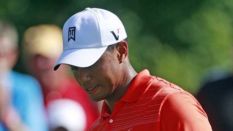 Tiger Woods je po polovin finále play-off v ele
