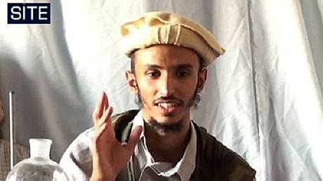 Terorista Al-Kajdy Abdulláh Hassn Asírí pronesl bombu k saúdskoarabskému princi v koneníku