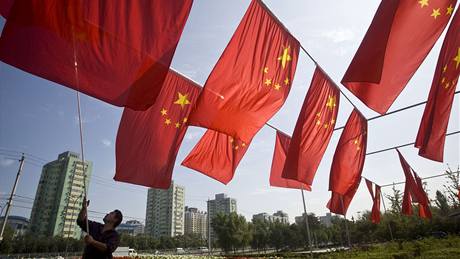 P�i velkolepých oslavách 60. výro�í vzniku �ínské lidové republiky se p�edstaví 200 tisíc �kolák� a voják�, alegorické vozy i nejnov�j�í zbran� 