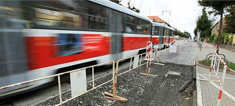 Nástupní ostrvky v Brn se musí kvli novým tramvajím, které jsou nejdelí v republice, prodlouit