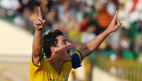 Brazilská hvzdika Giuliano se raduje z gólu.