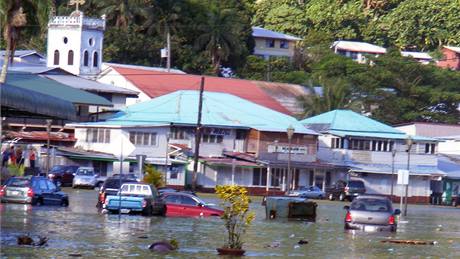 Následky tsunami na souostroví Samoa v Pacifiku (30. záí 2009).