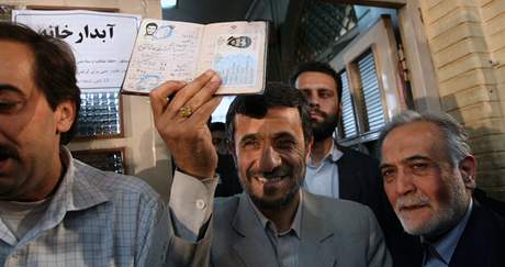 idovské koeny Mahmúda Ahmadíneáda prozradila fotografie jeho obanského prkazu.