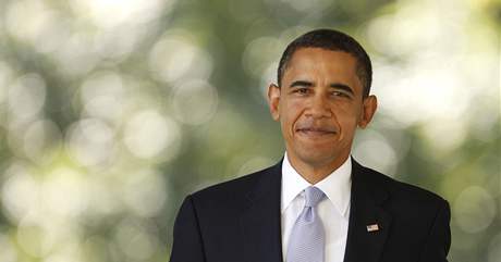 Americký prezident Barack Obama pozdraví posluchae koncertu ze záznamu