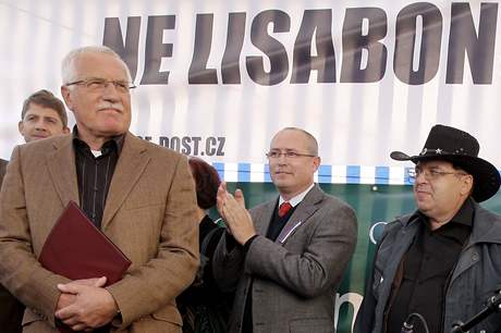 Prezident Václav Klaus s odprci Lisabonské smlouvy