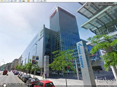 Google Mapy nabízejí pomocí Street View velmi reálný pohled na msto. Podle nkterých ochránc soukromí a píli reálný
