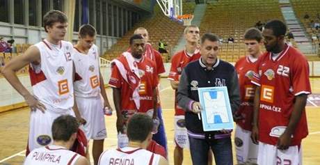 Basketbalisté Nymburku smoln prohráli svj první pohárový zápas sezony.