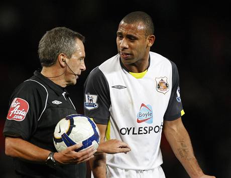 Sunderland: Anton Ferdinand v debat s rozhodm