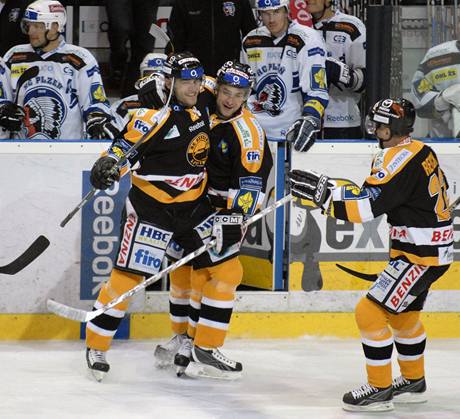 Hokejisty Litvínova by mohlo vítězství nad Pardubicemi nastartovat.