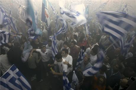 Pznivc konzervativnho eckho premira Kostase Karamanlise vyli ped parlamentnmi volbami do ulic (2. jna 2009)
