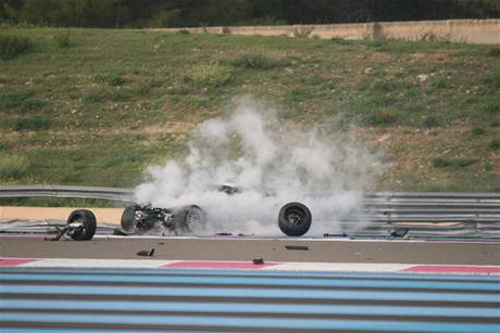 GT3: Hrozivá havárie  Arnaud Peyroles naráí do svodidel.