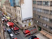 Na msto netst v Soukenick ulici se sjeli zchrani s hasii.