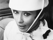 Audrey Hepburnov v klobouku od Giivenchy