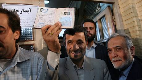 idovské koeny Mahmúda Ahmadíneáda prozradila fotografie jeho obanského prkazu.