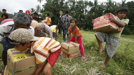 Tisíce Sumatan pily pi zemtesení o vechno a potebují humanitární pomoc (4. íjna 2009)