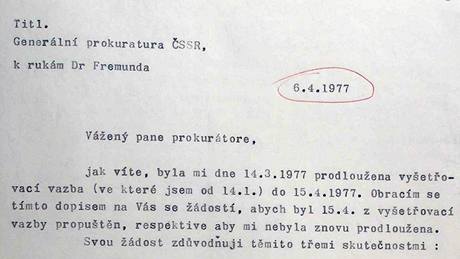 Václav Havel na snímku z 26. kvtna 1978. Jako mluví Charty 77 byl ped rokem ve vazb. Do vzení se brzy vrátí - po procesu se leny VONS.