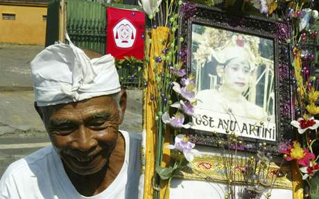 Indonsie si pipomn vro teroristickch tok na Bali (12.10.2009)
