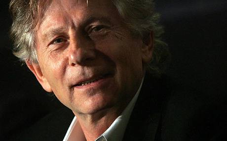 Reisér Roman Polanski dokonuje sexuální thriller o Tonym Blairovi pímo ze výcarské vznice.