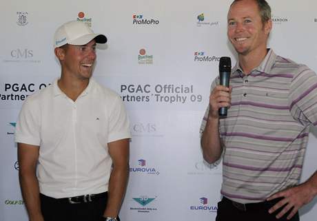 Vítz berounského turnaje David Carter (vpravo) byl ozdobou nkterých díl Czech PGA Tour, s ním celkový vítz série Petr Ni.