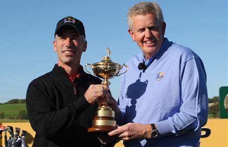 Ryder Cup 2010 - exhibice kapitn v Celtic Manor, Corey Pavin (vlevo) a Colin Montgomerie.