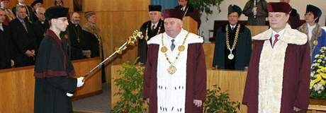 Slavnostní inaugurace Jaroslava Hluka rektorem Mendelovy zemdlské a lesnické univerzity v Brn v roce 2006