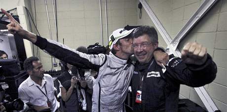 Jenson Button (vlevo) a Ross Brawn