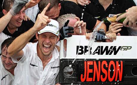 Jenson Button slaví titul mistra svta 2009