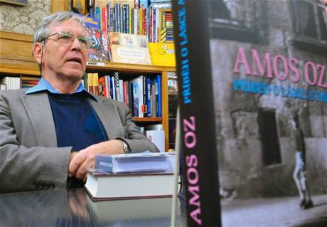 Amos Oz pi sv posledn nvt Prahy (15. 10. 2009).