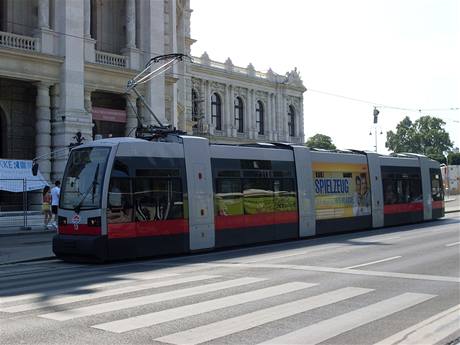 Tramvaj ULF ve Vídni