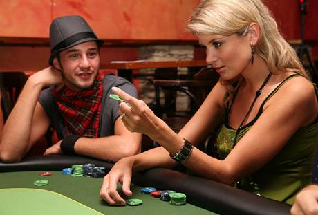 Smer Issa a Iveta Lutovsk v televiznm pokeru 