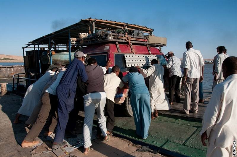 Plavba po divokém Nilu - z egyptského Asuánu do Wadi Halfy v Súdánu. Vyloování