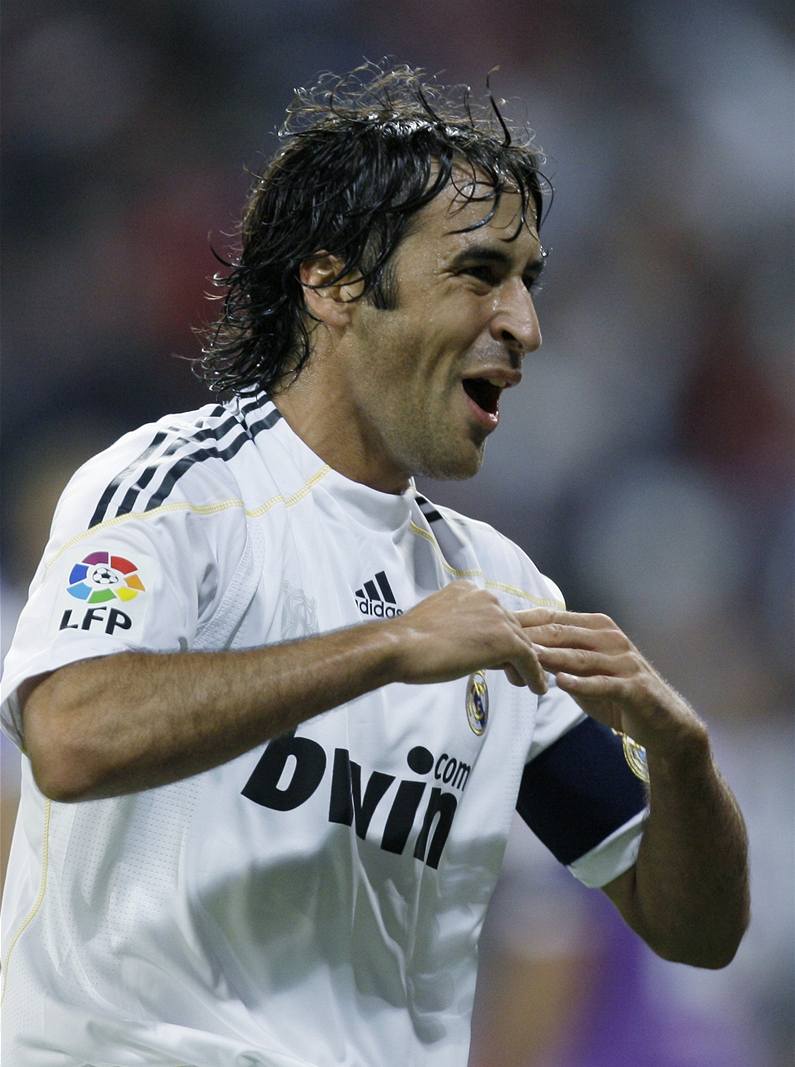 Real Madrid válí dál. Valladolidu nastílel tyi góly. Dva z nich vstelil Raúl.