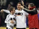 Nmecko: fotbalisté Phillip Lahm, Miroslav Klose a Lukas Podolski (zleva) se radují po vítzství nad Ruskem