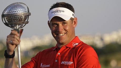 Lee Westwood se díky triumfu v Portugalsku dostal do ela finanního ebíku (Race to Dubai)