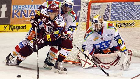 Pardubice - Sparta: (zprava) Dominik Haek, Tomá Zohorna a Martin Látal