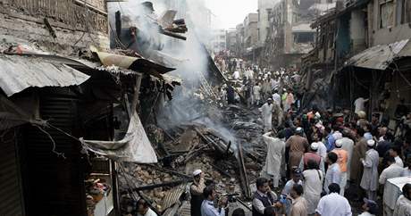 V pákistánském Péaváru vybuchla dalí nálo a zabila nejmén 15 lidí. Ilustraní foto