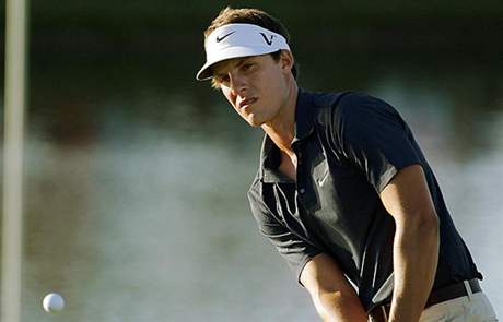 Talentovaný americký golfista Jamie Lovemark pedvedl na Frys.com Open jednu z nejpodivuhodnjích ran, které byly  na PGA Tour zahrány.