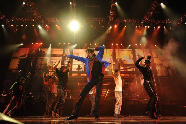Michael Jackson se po své smrti objevil na plátn� nejprve ve filmu This Is It, nyní se chystá dokument Gone Too Soon.
